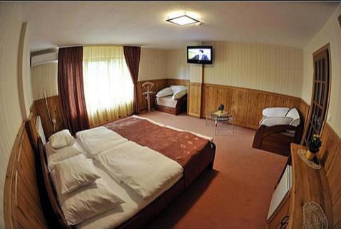Trojka Hotel Es Panzio Solnoca Cameră foto